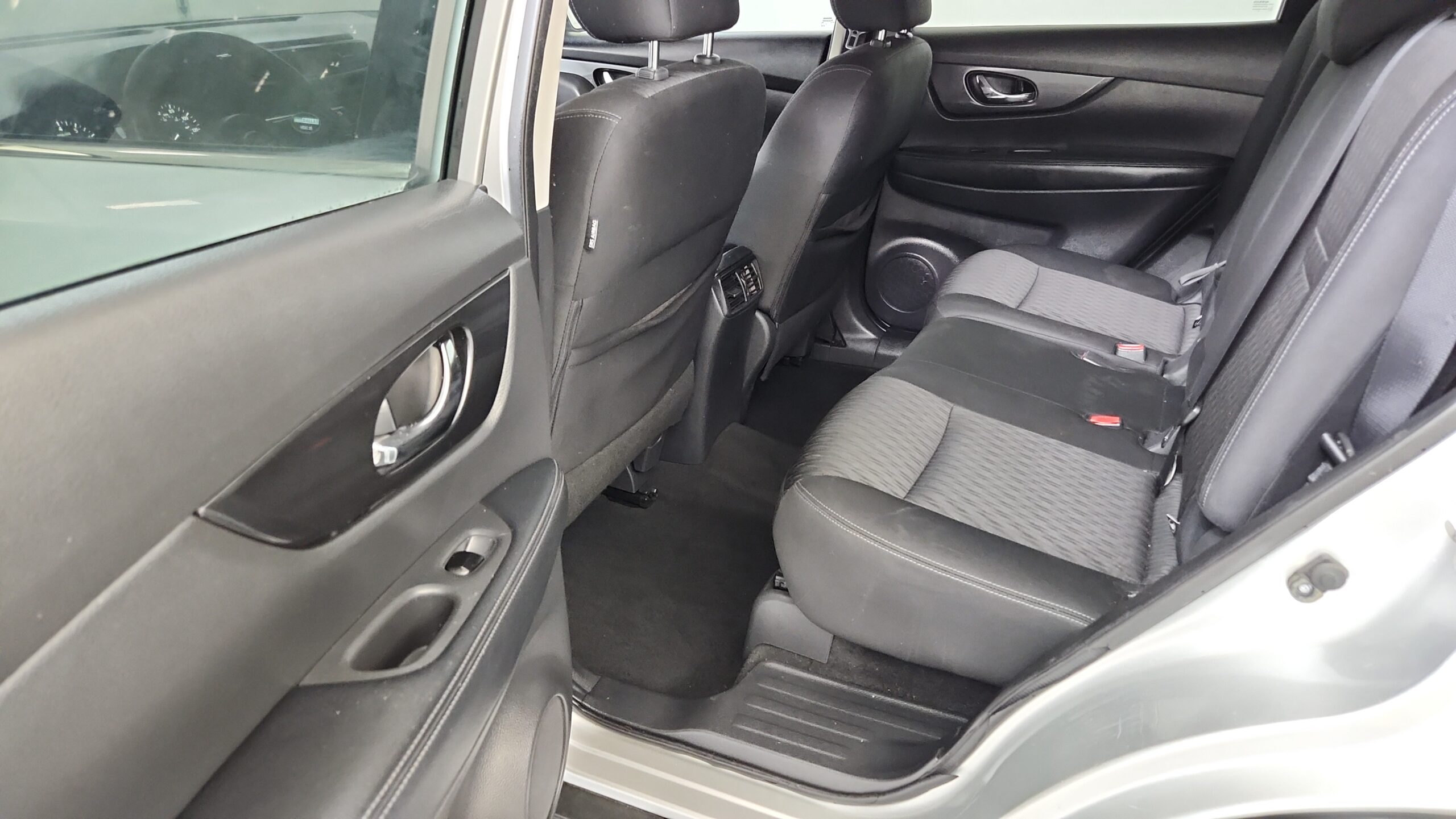 2020 Nissan Rogue SV - Photo 13