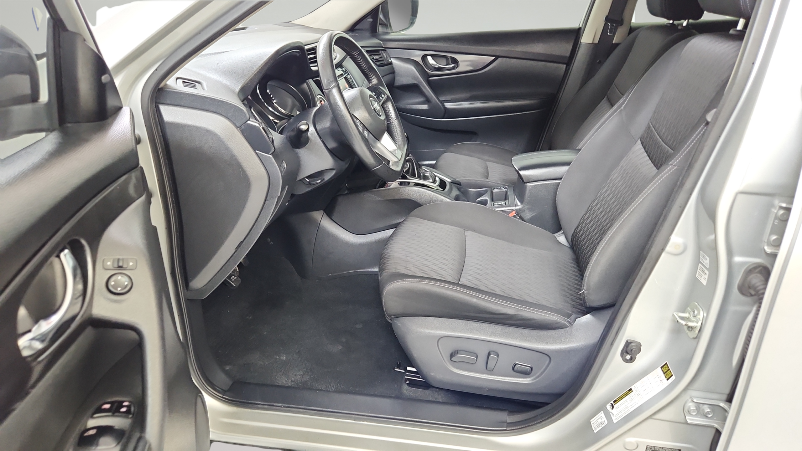 2020 Nissan Rogue SV - Photo 12