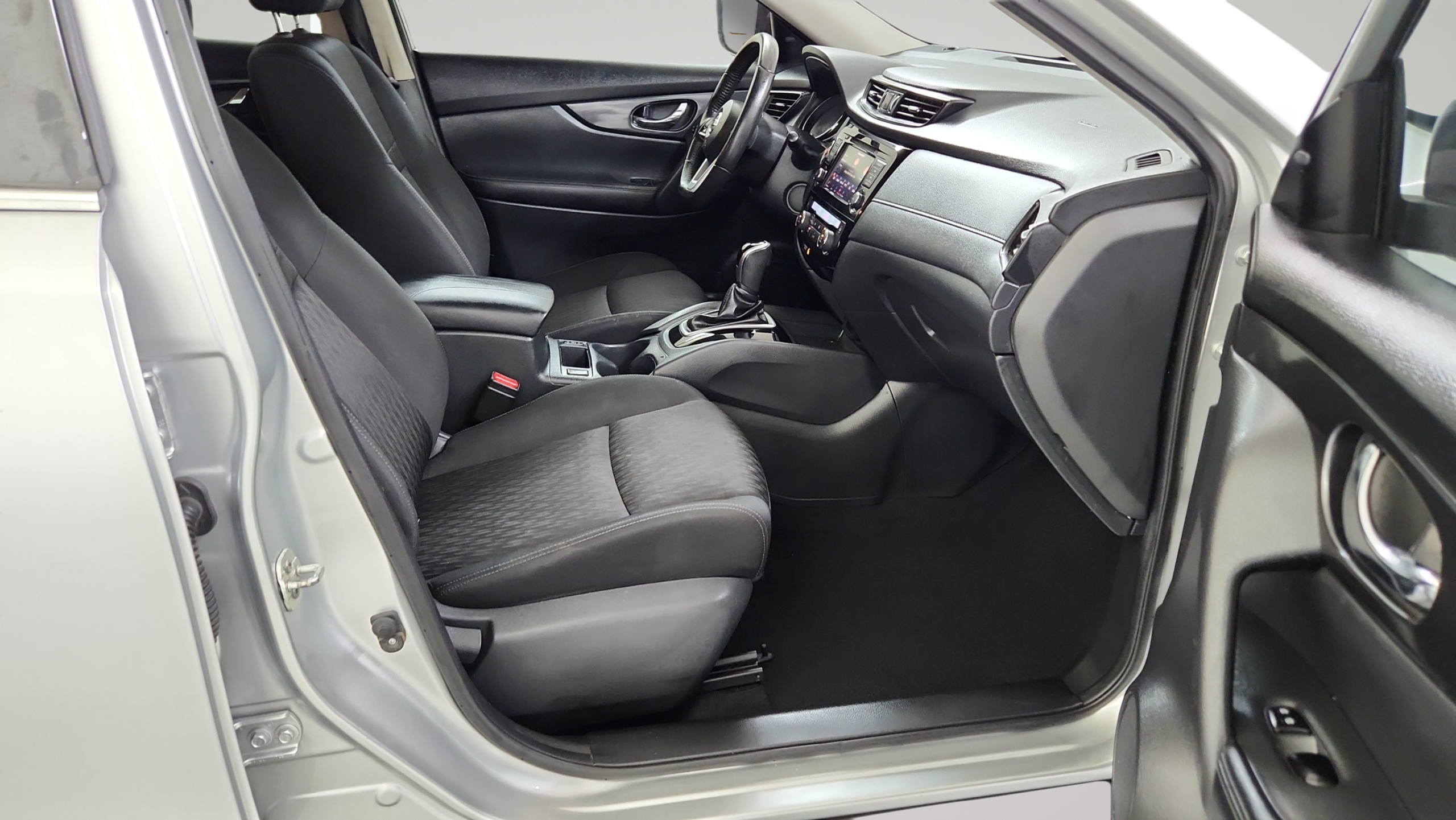 2020 Nissan Rogue SV - Photo 14